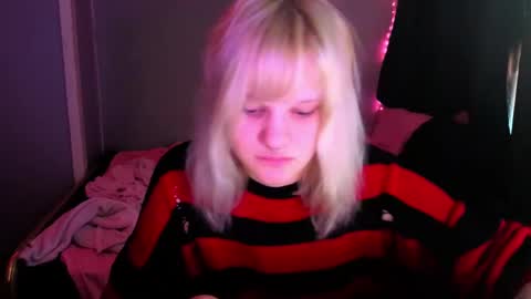 elieiza_xo online show from April 19, 10:03 am