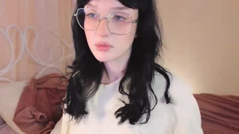 Snapshot of eliejay chatting on September 17, 8:10 pm Ellie online show from September 17, 8:10 pm