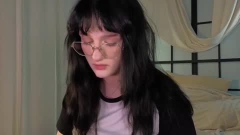 Snapshot of eliejay chatting on September 27, 8:25 pm Ellie online show from September 27, 8:25 pm