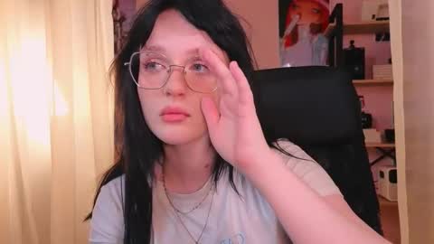 Snapshot of eliejay chatting on October 2, 5:14 am Ellie online show from October 2, 5:14 am