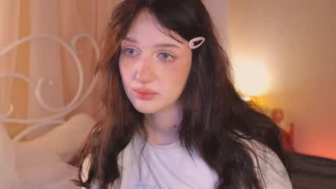 Snapshot of eliejay chatting on October 8, 5:27 am Ellie online show from October 8, 5:27 am