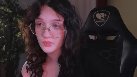 Snapshot of eliejay chatting on October 15, 5:18 am Ellie online show from October 15, 5:18 am