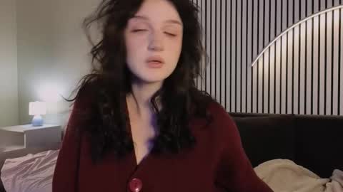 Snapshot of eliejay chatting on October 16, 5:41 am Ellie online show from October 16, 5:41 am