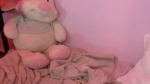 Snapshot of eliejay chatting on October 17, 5:43 am Ellie online show from October 17, 5:43 am