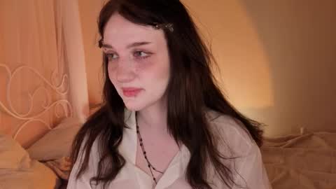 Snapshot of eliejay chatting on October 19, 5:30 am Ellie online show from October 19, 5:30 am