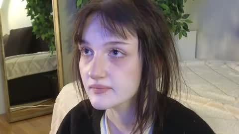 Snapshot of eliejay chatting on October 21, 5:19 am Ellie online show from October 21, 5:19 am