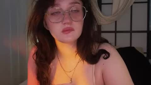 Snapshot of eliejay chatting on October 23, 5:40 am Ellie online show from October 23, 5:40 am