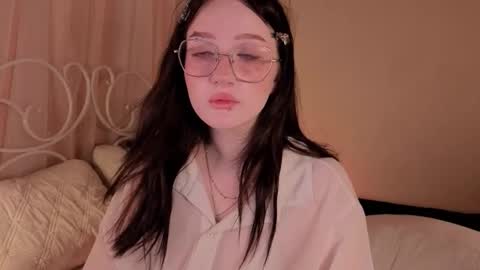 Snapshot of eliejay chatting on October 25, 5:26 am Ellie online show from October 25, 5:26 am