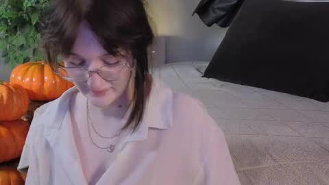 Snapshot of eliejay chatting on November 2, 5:21 am Ellie online show from November 2, 5:21 am