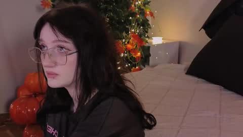 Snapshot of eliejay chatting on November 4, 5:06 am Ellie online show from November 4, 5:06 am