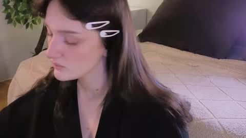 Snapshot of eliejay chatting on November 12, 5:30 am Ellie online show from November 12, 5:30 am