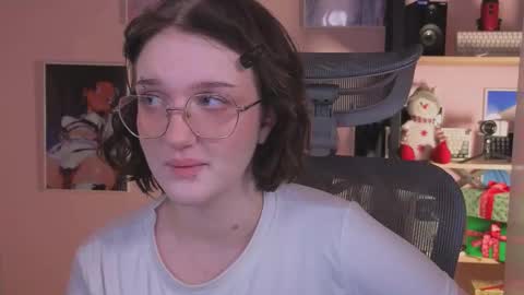 Snapshot of eliejay chatting on November 27, 5:20 am Ellie online show from November 27, 5:20 am