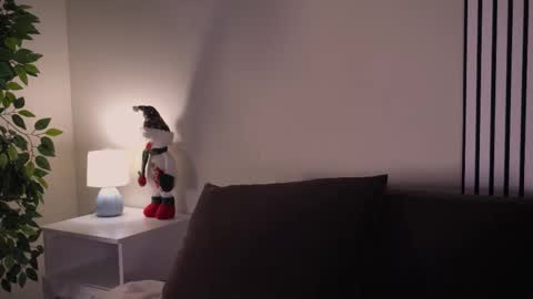 Snapshot of eliejay chatting on November 29, 5:32 am Ellie online show from November 29, 5:32 am