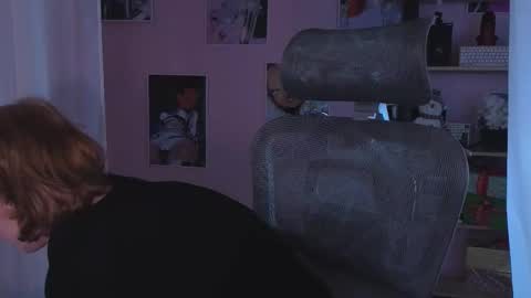 Snapshot of eliejay chatting on December 3, 5:26 am Ellie online show from December 3, 5:26 am