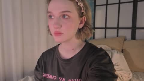 Snapshot of eliejay chatting on December 5, 5:38 am Ellie online show from December 5, 5:38 am