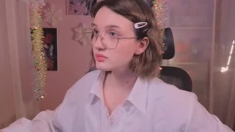 Snapshot of eliejay chatting on December 19, 6:31 am Ellie online show from December 19, 6:31 am