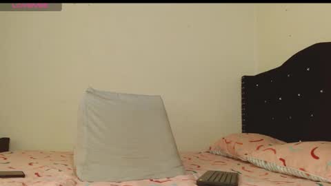 Snapshot of elii_sweet_ chatting on February 16, 3:27 pm elii_sweet_ online show from February 16, 3:27 pm