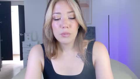 eliiih_ online show from September 12, 6:19 pm