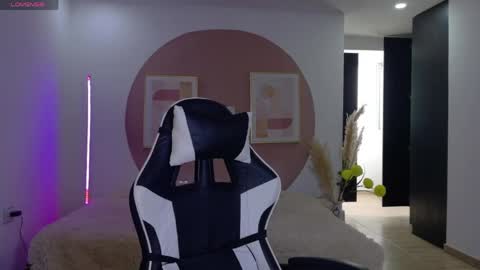 Snapshot of eliiih_ chatting on May 17, 7:54 pm eliiih_ online show from May 17, 7:54 pm