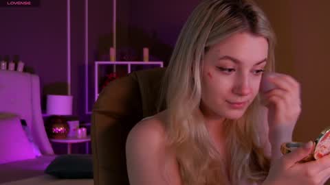 Snapshot of elina_nortas chatting on January 18, 1:19 am Elina online show from January 18, 1:19 am