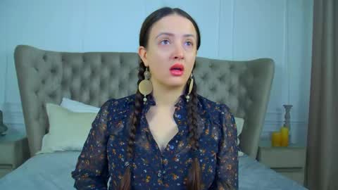 ElinaBellucci online show from April 24, 4:26 am