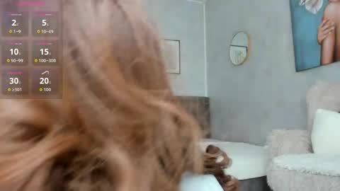Snapshot of elinamoon_ chatting on April 23, 7:52 am Elina online show from April 23, 7:52 am