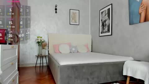 Snapshot of elinamoon_ chatting on June 23, 10:57 am Elina online show from June 23, 10:57 am