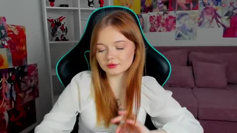 elinavale online show from April 21, 5:39 pm