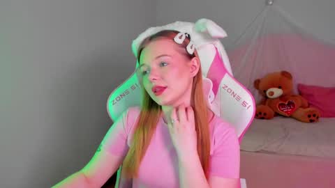 elinavale online show from April 22, 5:47 pm