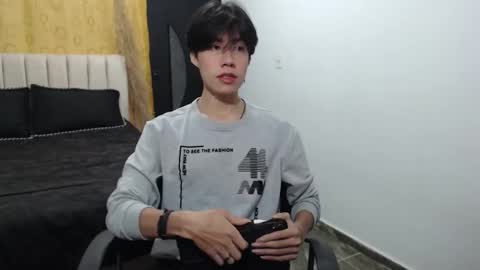 Snapshot of elio_collem chatting on December 10, 8:30 am ELIO online show from December 10, 8:30 am