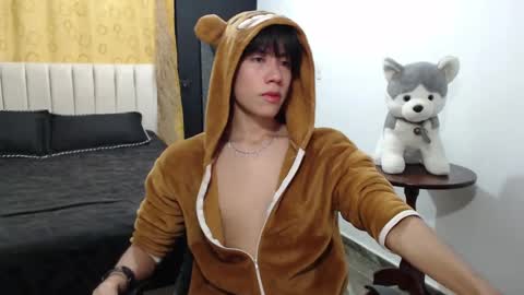 Snapshot of elio_collem chatting on January 30, 7:29 am ELIO online show from January 30, 7:29 am