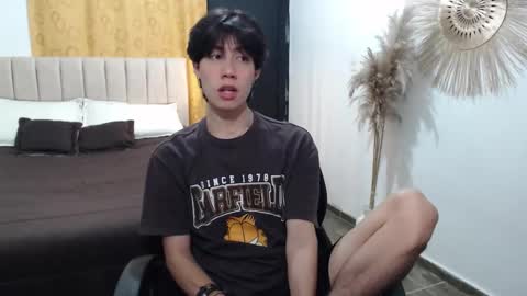 Snapshot of elio_collem chatting on November 9, 8:23 am ELIO online show from November 9, 8:23 am