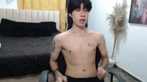 Snapshot of elio_collem chatting on May 11, 2:39 am ELIO online show from May 11, 2:39 am