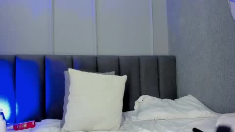 Elisa online show from March 9, 9:57 pm