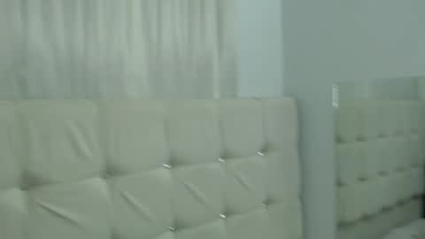 Snapshot of elisa_diaz_14 chatting on December 7, 5:04 am Elisa Diaz online show from December 7, 5:04 am