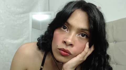 Snapshot of elisa_diaz_14 chatting on February 12, 4:33 am Elisa Diaz online show from February 12, 4:33 am
