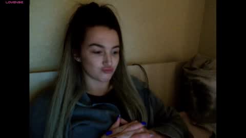 elisa_dove208 online show from December 2, 5:08 pm