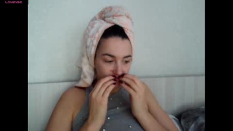 elisa_dove208 online show from December 16, 5:45 am