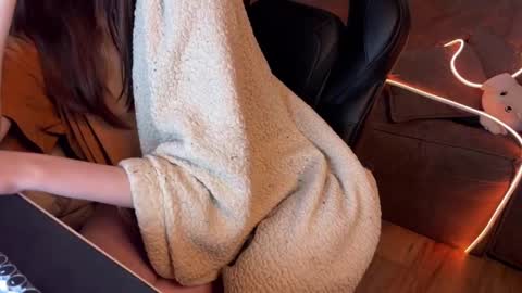 Snapshot of elisa_north chatting on February 19, 6:11 am Elisa North online show from February 19, 6:11 am