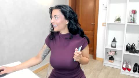 Snapshot of elisabaxter chatting on October 4, 4:21 am Maria online show from October 4, 4:21 am