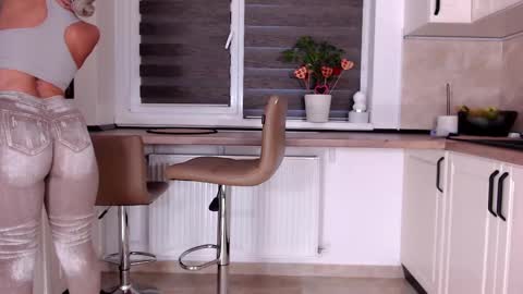 elisabeth_jason online show from March 2, 5:44 am