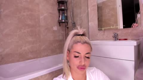 elisabeth_jason online show from April 23, 2:30 pm