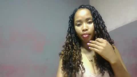 elisabethee online show from May 8, 12:32 pm