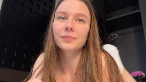 Snapshot of elisadikotti chatting on June 30, 12:22 am elisadikotti online show from June 30, 12:22 am