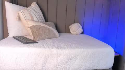 Elise diamond online show from March 23, 2:15 am