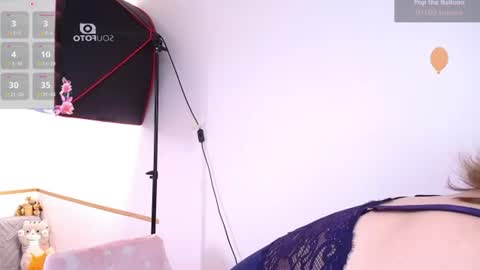 Snapshot of elise_nyx chatting on August 4, 3:36 pm elise_nyx online show from August 4, 3:36 pm