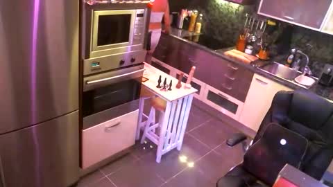 Snapshot of elise_tv chatting on September 20, 6:42 pm Barbie online show from September 20, 6:42 pm