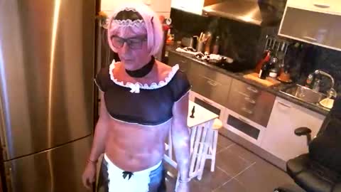 Snapshot of elise_tv chatting on October 1, 7:53 pm Barbie online show from October 1, 7:53 pm