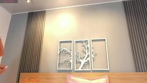 Elise Play Boobs online show from April 21, 6:23 pm