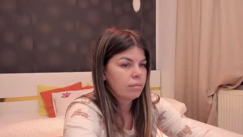 Elly online show from January 6, 8:01 pm